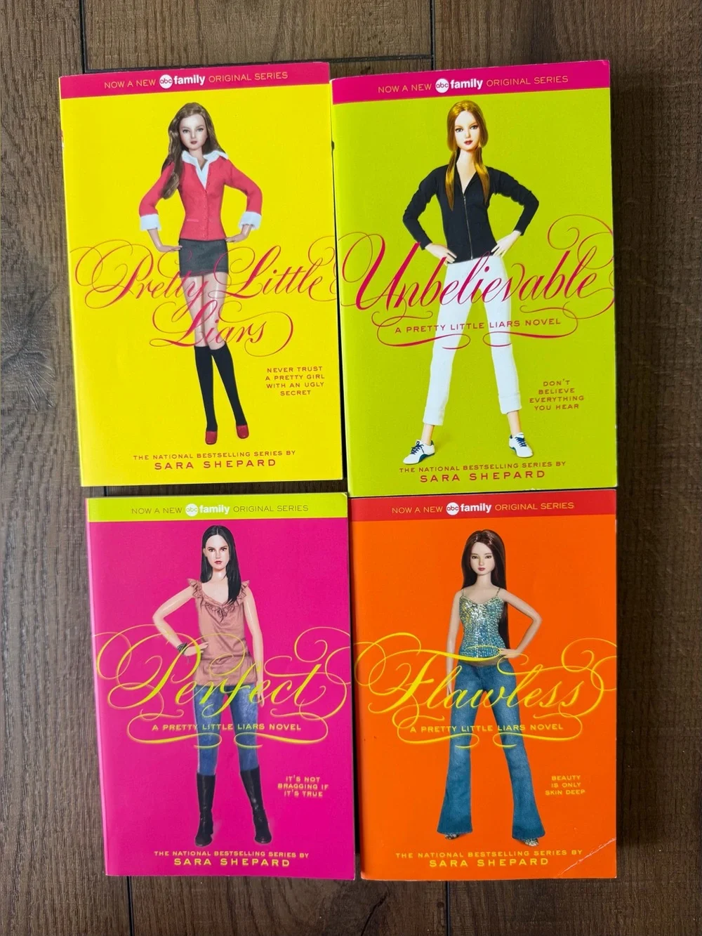 Pretty Little Liars Paperback Book Set of 4 Sara Shepard Teen Novel With Case
